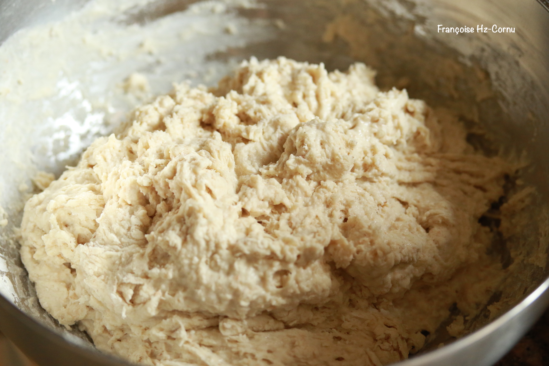 Puis le levain et incorporer à la spatule