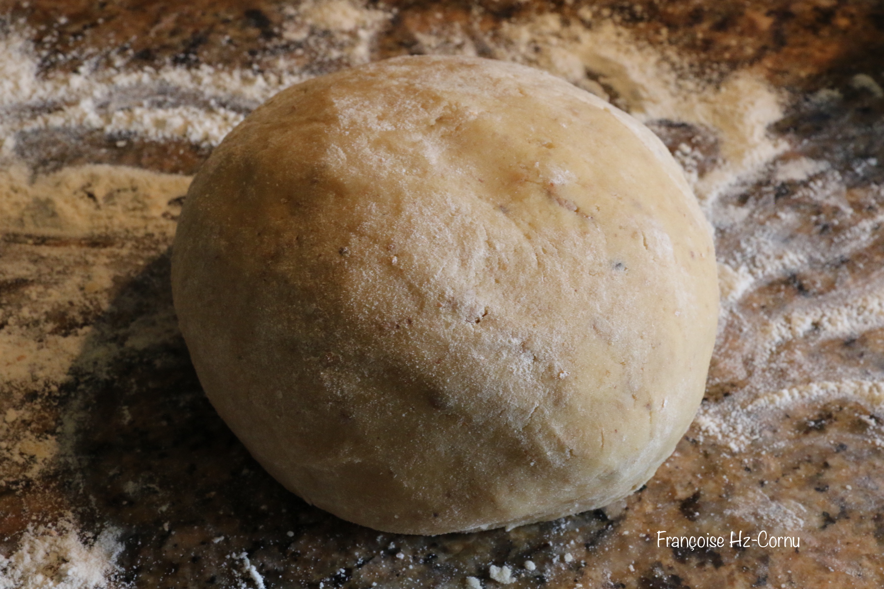 Former une boule et placer au frigo filmé