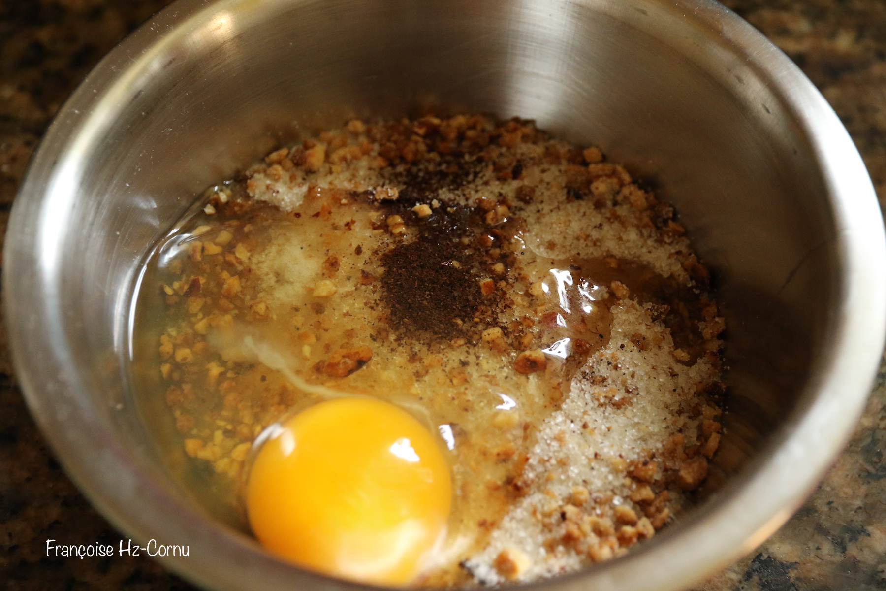 Mélanger oeufs,sucre,pralins,cannelle,sel