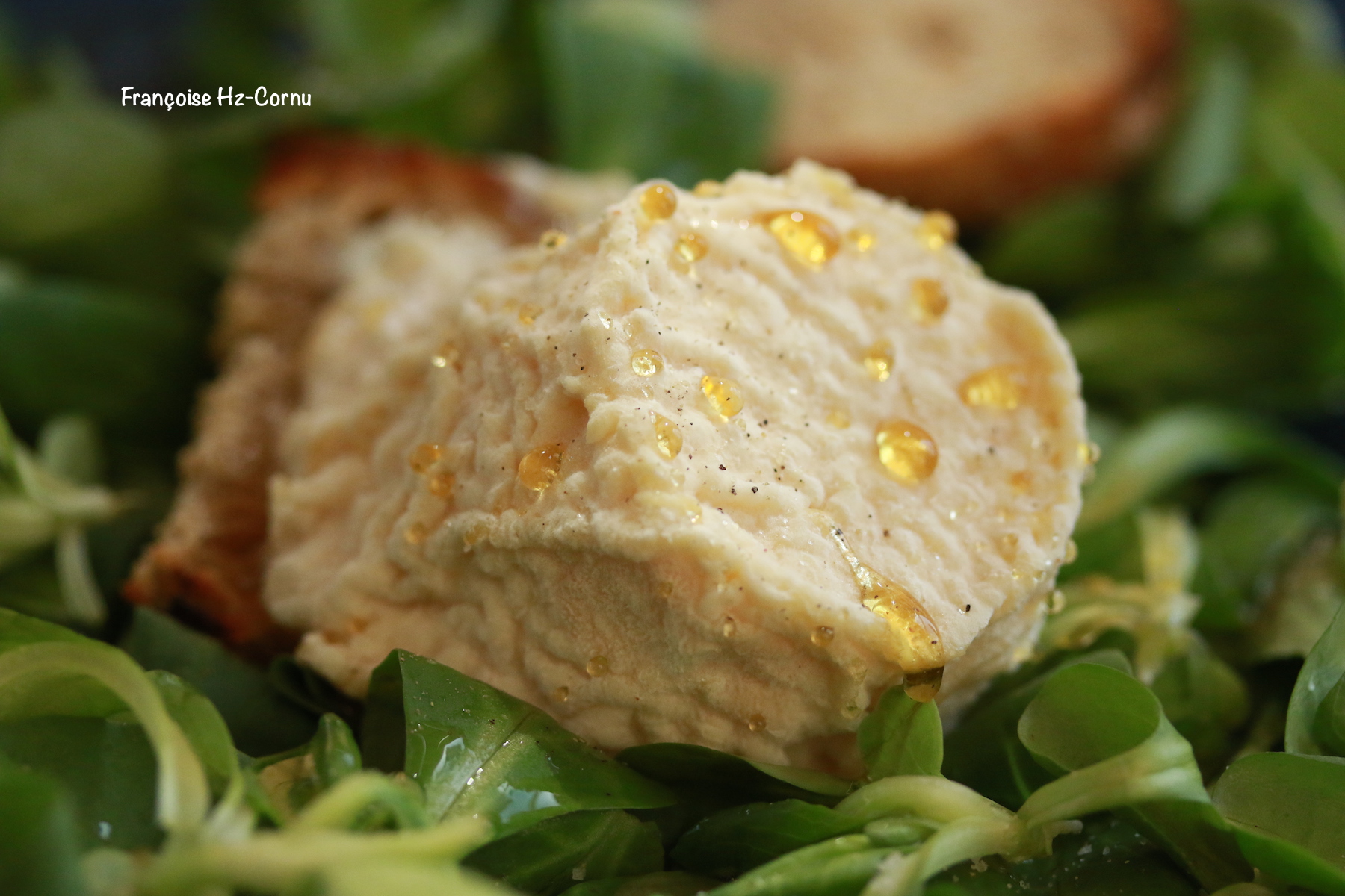 Servi avec une salade, un toast et un peu de miel de thym