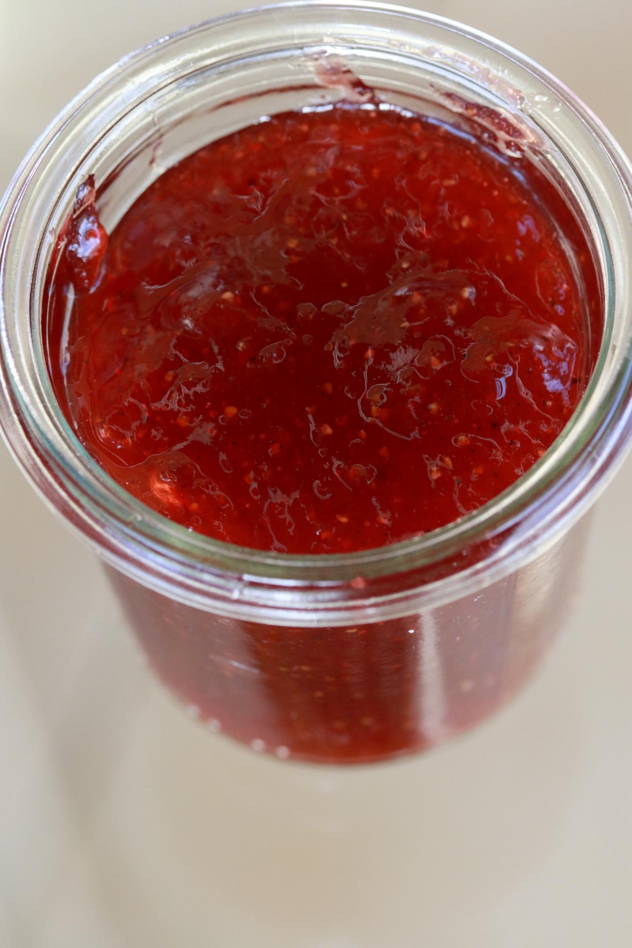 Ajouter lors des derniers brassages, 3 à 4 cuillères à soupe de confiture de fraise