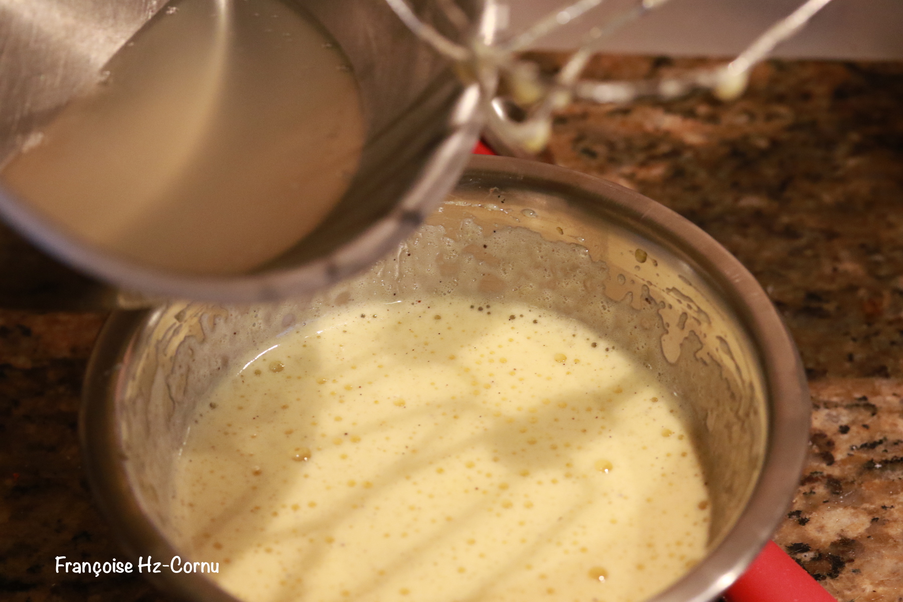 Ajouter à votre mélange oeufs sucre farine vanille