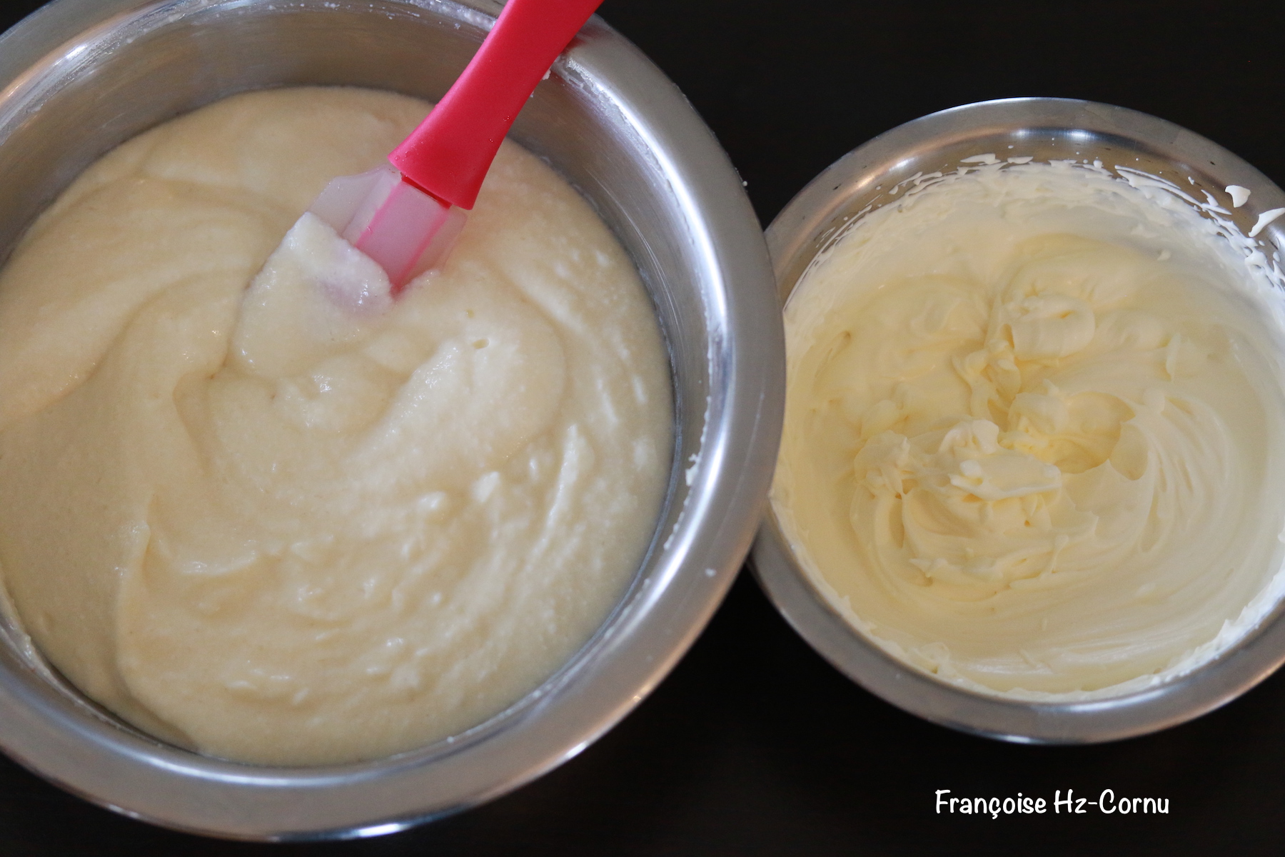 Battre la crème kéfirisée en fleurette (juste avant la texture chantilly)