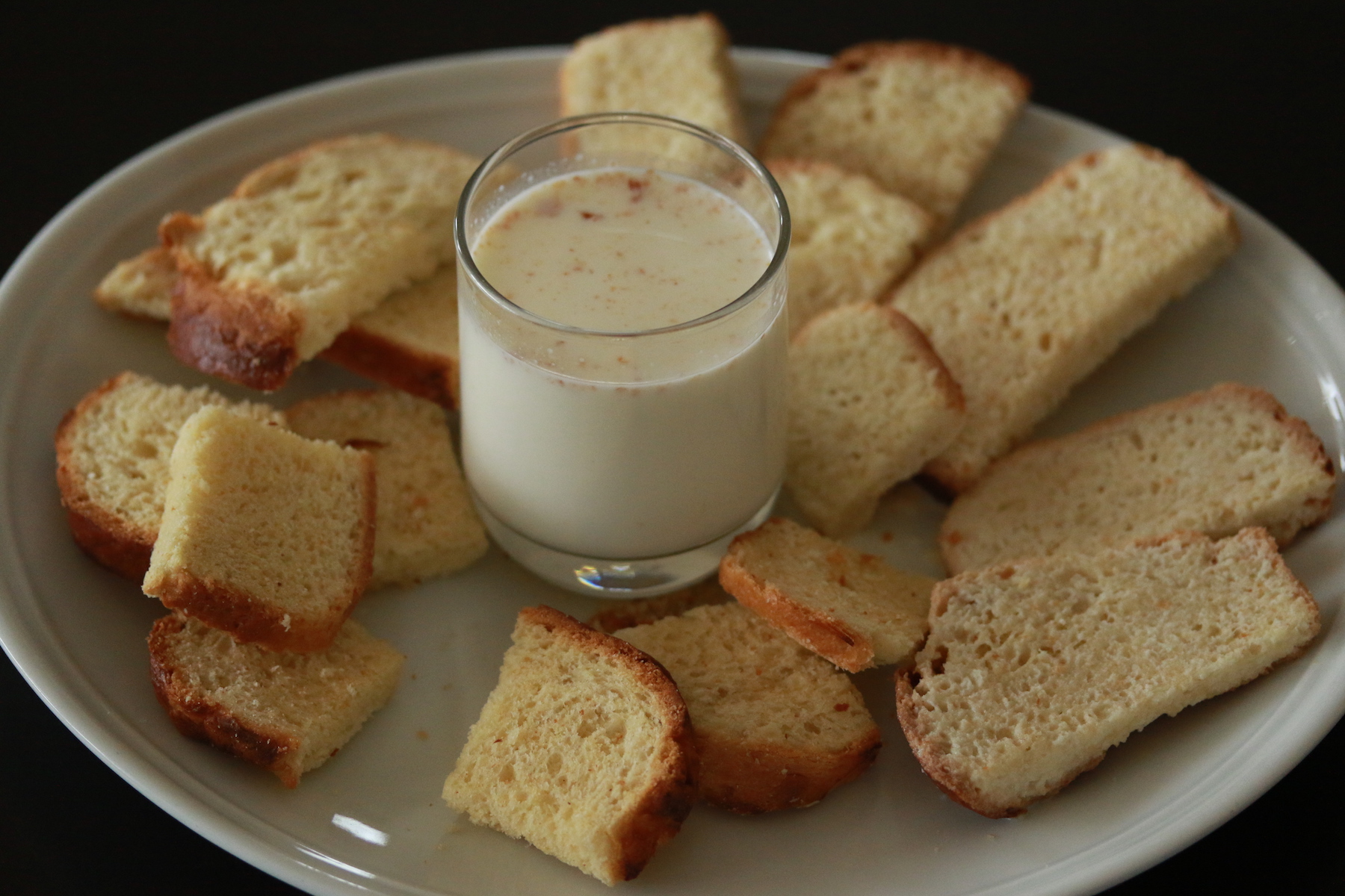 Pour réaliser le pain perdu, tremper le brioche ds le lait