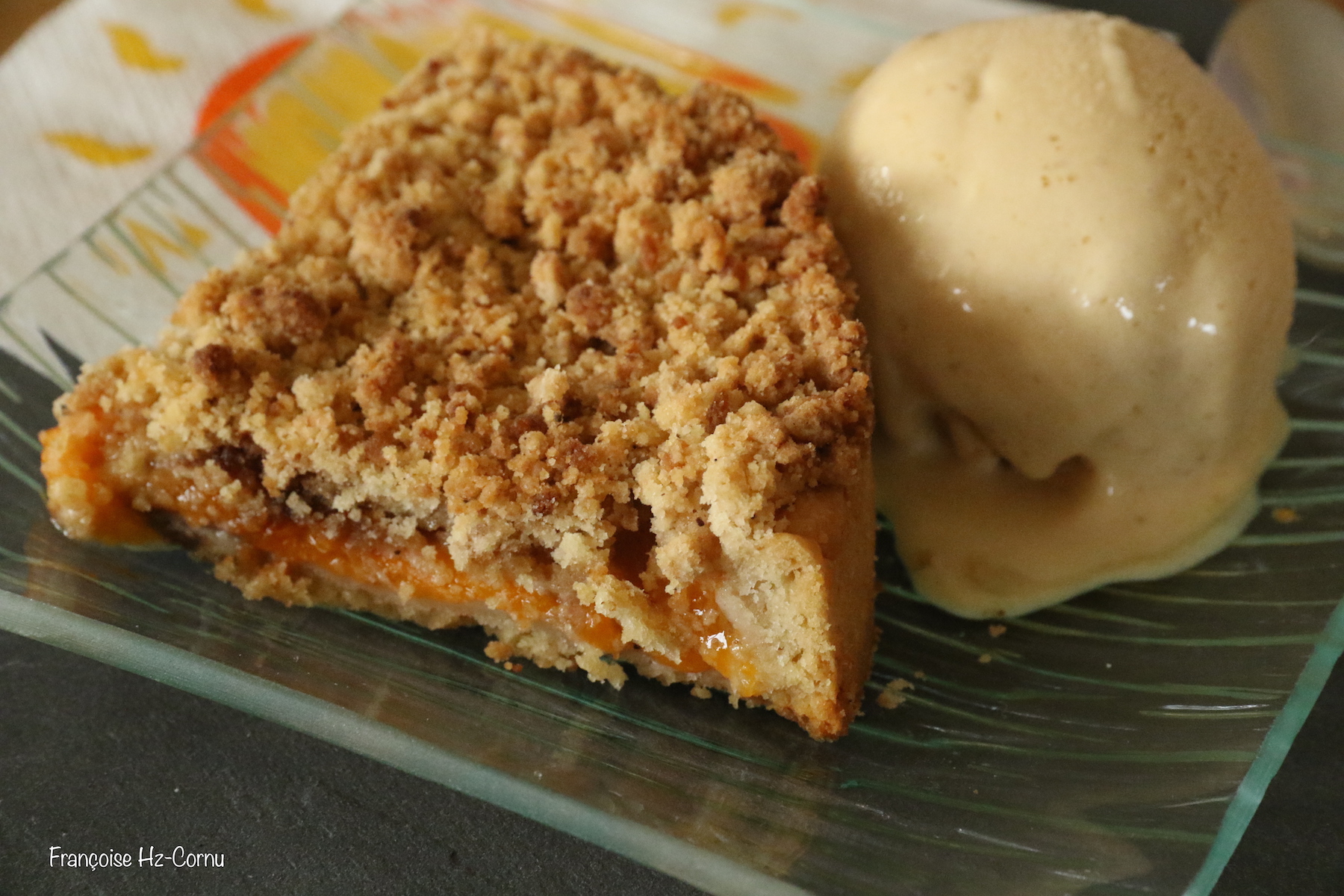 Tarte Abricot Crumble et glace caramel beurre salé