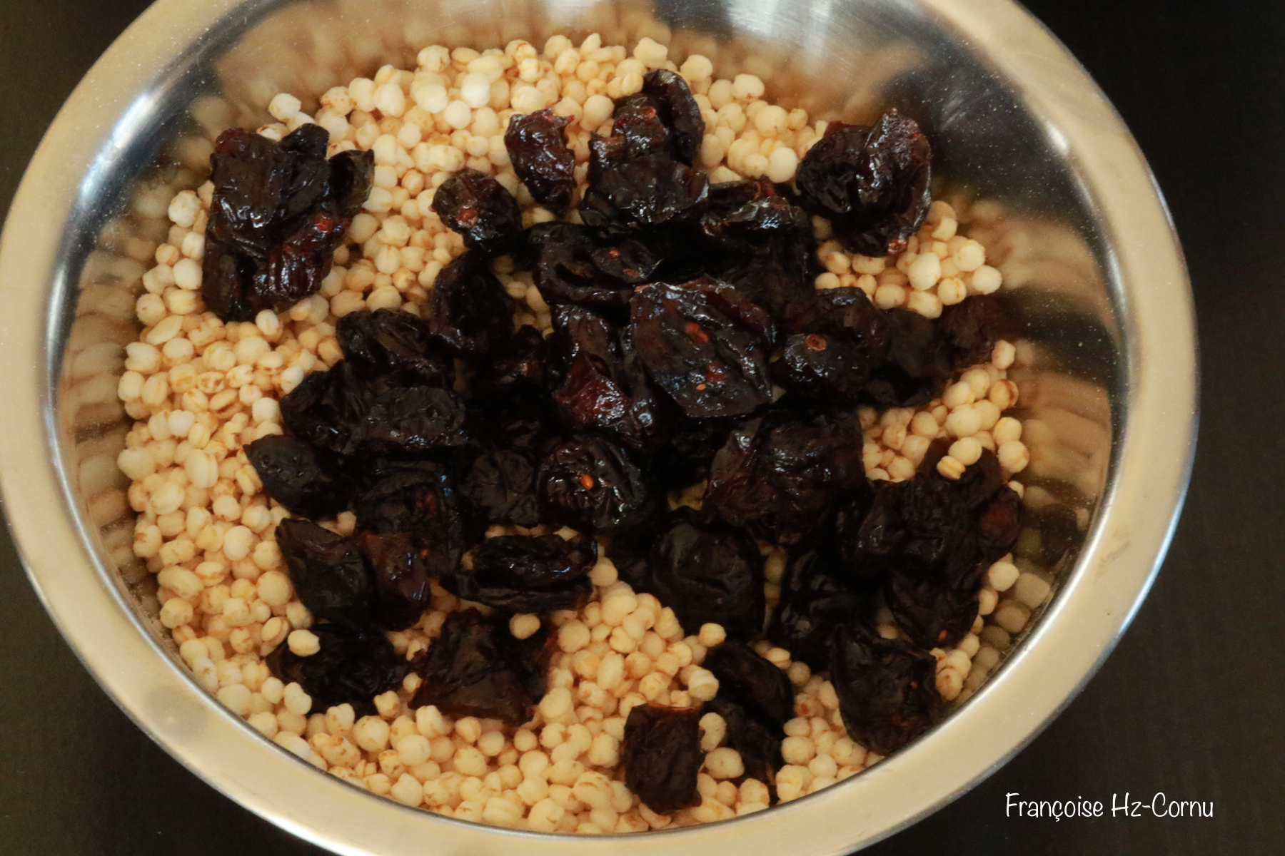 Ajouter les cranberries et le quinoa soufflé