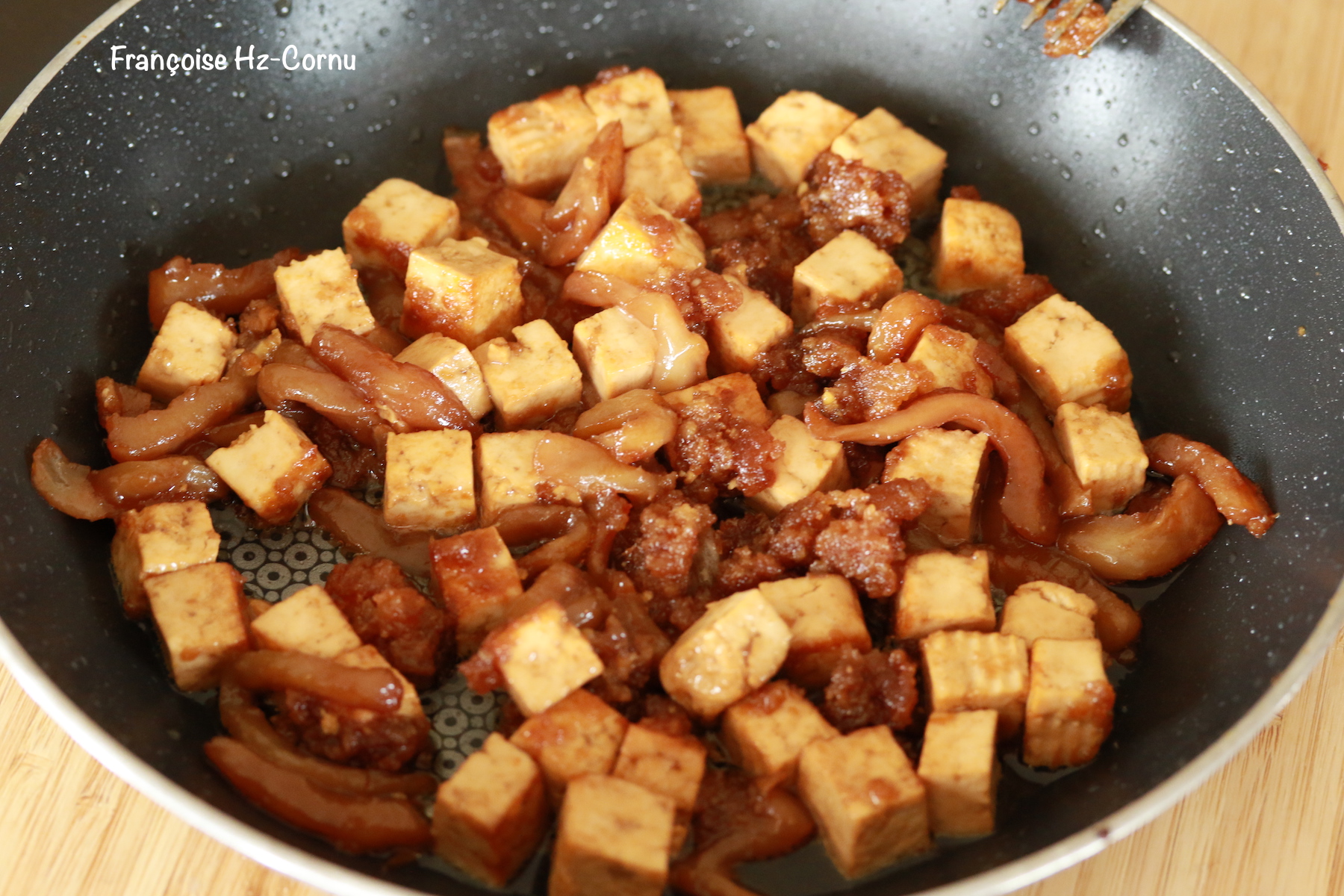 Puis faire sauter le tofu et la souche panés